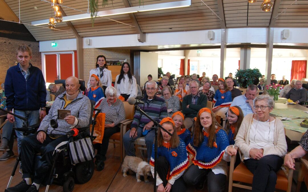 Verpleeghuiskoor en kinderkoor vieren jubileum in “Talmahof” met bijzondere filmproductie